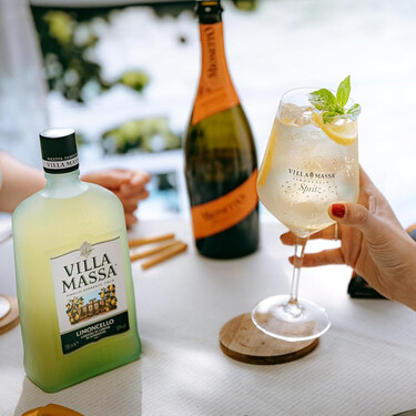 El spritz no tiene que hacerse siempre con Aperol: con limoncello podemos preparar una versión más dulce y con toques ácidos