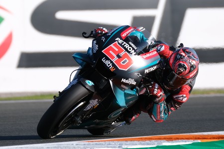 ¡La última diablura! Fabio Quartararo bate a Marc Márquez para llevarse la pole en Valencia