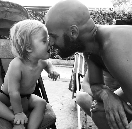Cuando Luca adoptó a Alba, una bebé con síndrome de Down rechazada por más de 20 familias