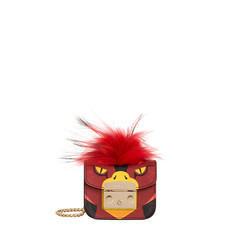 Foto 4 de 6 de la galería gigi-hadid-luce-mini-metropolis-jungle-de-furla en Trendencias