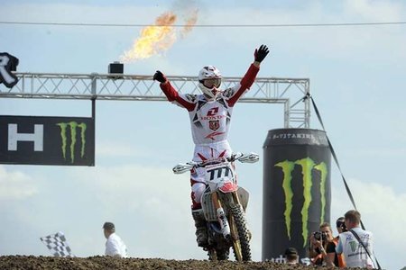 Evgeny Bobryshev hace historia en el Mundial de Motocross MX1. Ken Roczen gana "in extremis" en MX2