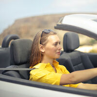 La DGT recuerda que el reposacabezas no es para apoyar la cabeza, sino para prevenir lesiones