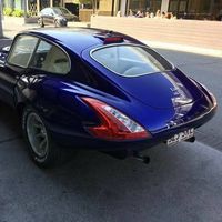 No, no, no y mil veces no: A este Jaguar E-Type le pusieron luces de Nissan 370Z