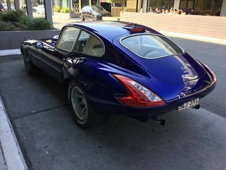 No, no, no y mil veces no: A este Jaguar E-Type le pusieron luces de Nissan 370Z