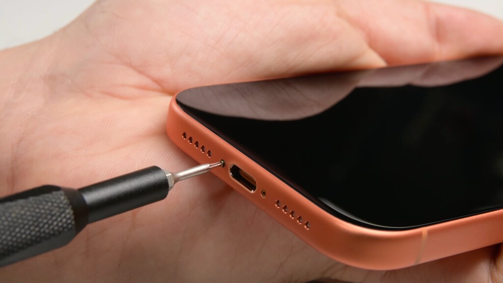 Apple ha solucionado el mayor problema del iPhone con una técnica centenaria. Su protagonista es un par de gotas de agua