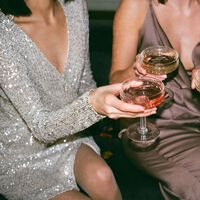 “Me gasté 27 mil euros en la fiesta y tiré mi anillo al mar”: cada vez se celebran más fiestas de divorcio en España