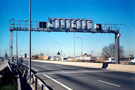 Radar fijo de velocidad