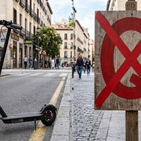 Algo tan simple como la letra Q está poniendo en apuros la matriculación de los patinetes. Y el pato lo pagan los de siempre 