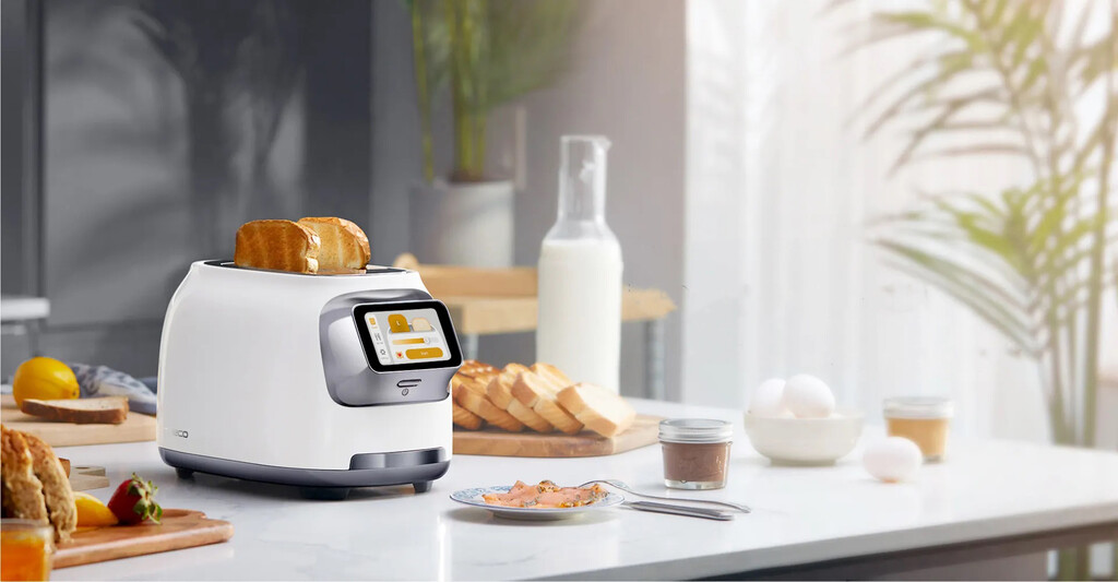 Esta tostadora añade una pantalla táctil para que cada miembro de casa pueda tostar el pan a su gusto