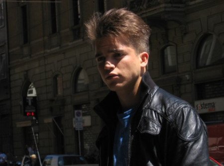 Modelos por las calles de Milán y París entre desfile y desfile