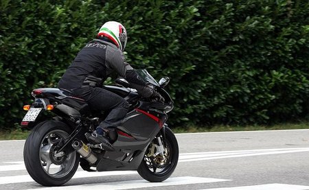 MV Agusta F3 pillada 2