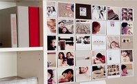 Una buena idea decorativa: un mural con fotos del bebé