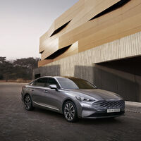 Y este es el Kia K8: la berlina grande y futurista que estrenará el nuevo logotipo de la marca en 2021