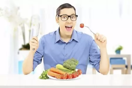 Primero ensalada y después pastas, ¿importa el orden en que comemos?