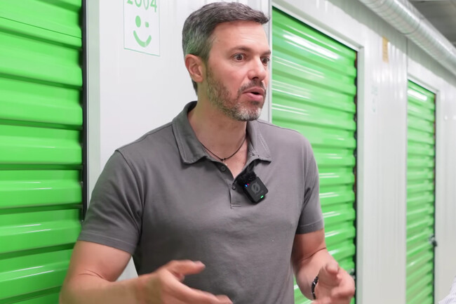 Alberto, empresario: "El sitio ideal para instalar trasteros es un barrio donde cuesta aparcar incluso en doble fila con bloques de pisos de los años 60"