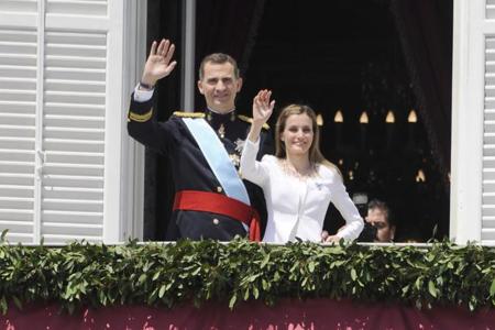 La Reina periodista y su Felipe (Varela), en portada de los grandes medios mundiales