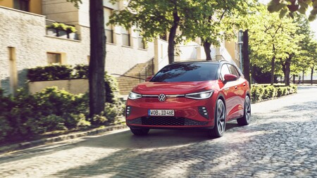 Nuevo Volkswagen ID.4 GTX: la versión deportiva del SUV eléctrico viene con 299 CV y guiños al Golf GTI