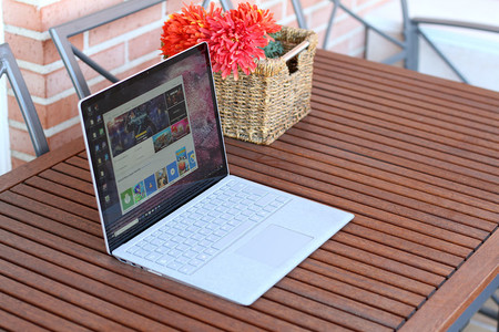 La Build 18356.16 llega al Anillo Lento y ya permite reflejar el móvil en la pantalla del PC con la app Tu Teléfono