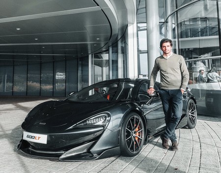 El regalo para Carlos Sainz por su primer podio en la Fórmula 1: un McLaren 600LT