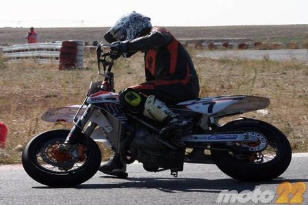 BMW G450 X Supermotard: segundo acto, toca desentumecerse