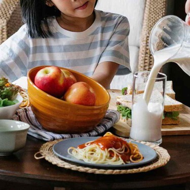 Alimentación, ejercicio y agua: conoce los hábitos que puedes empezar hoy para cuidar tu salud a futuro, según una experta en nutrición 