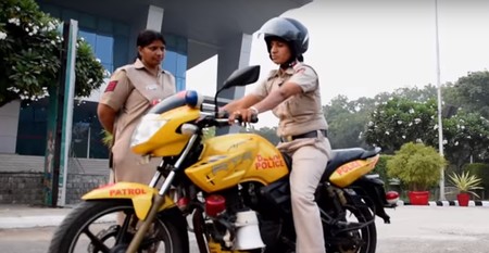 Mujeres Policia Moto India 1