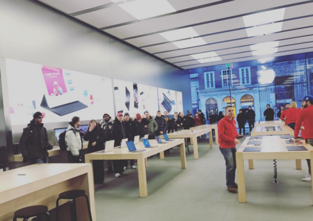 Los AirPods forman colas en las Apple Store de los Estados Unidos