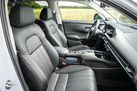 Honda ZR-V 2025 asientos delanteros
