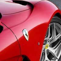 El Ferrari híbrido V8 que se presentará a fin de mes podría tener tracción en ambos ejes y tres motores eléctricos