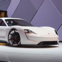 El Porsche Taycan tendrá 600 hp y 500 de autonomía ¡Y ya ha sido espiado al desnudo!
