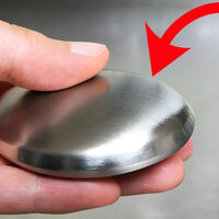 No es ni un AirTag y ni un GPS: la gente está usando esta pieza de metal para oler rico