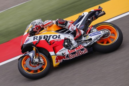 Un implacable Marc Márquez, Sam Lowes y Enea Bastianini se reparten las poles de Aragón
