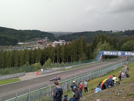 Surcos en la parrilla sorprenden a los pilotos en Spa-Francorchamps