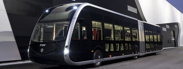 Zaragoza y sus 'tranvías sobre el asfalto': estos futuristas autobuses 100% eléctricos jubilarán a los diésel de forma definitiva