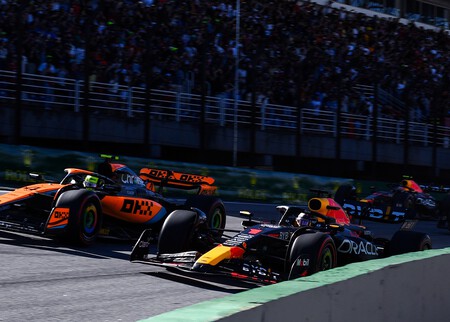 Fernando Alonso pone la épica logrando un podio de foto finish en otro trámite de Max Verstappen en Brasil