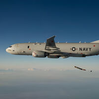 Un avión "civil" con ventanas falsas: EE.UU utilizó una táctica prohibida por el mismo Pentágono para atacar a Venezuela 