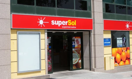 Carrefour consolida su apuesta por el supermercado en España con la compra de 172 tiendas de Supersol