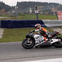 El avión de KTM para MotoGP ya rueda en el Red Bull Ring