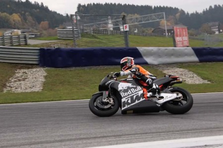 El avión de KTM para MotoGP ya rueda en el Red Bull Ring