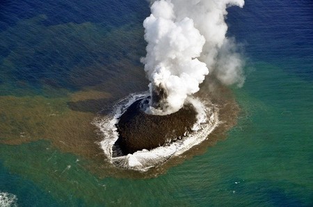 Una nueva isla en Japón formada tras una erupción