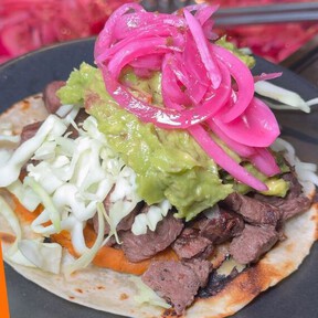 Tacos Armando, la taquería en la que puedes echarle el guacamole que quieras a tus tacos: dónde está y qué pedir