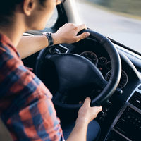 El volante de tu coche podría estar cuatro veces más sucio que un baño público, según este estudio