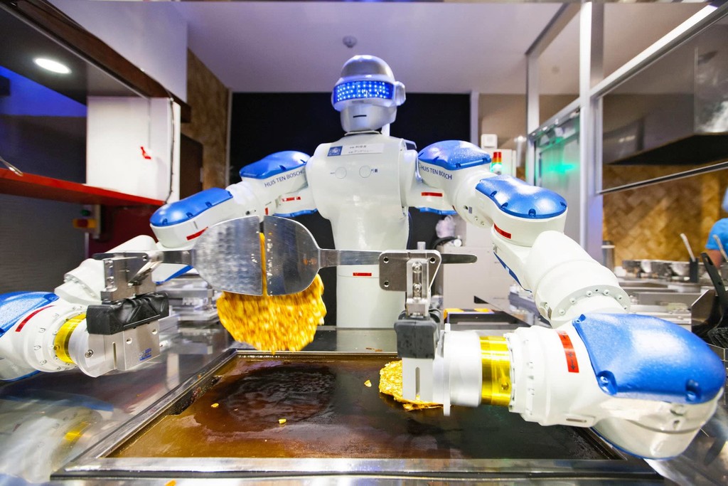Muchos restaurantes futuristas funcionan solo con robots y la tendencia ha empezado a llegar a México