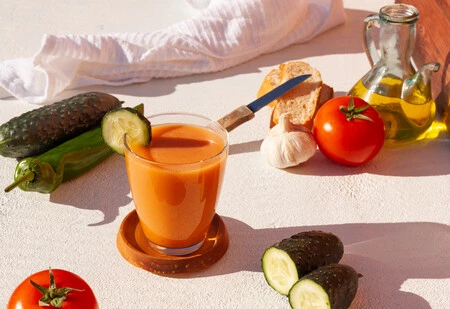 La receta tradicional de gazpacho andaluz que siempre sale bien (aunque la cocina no sea lo tuyo)
