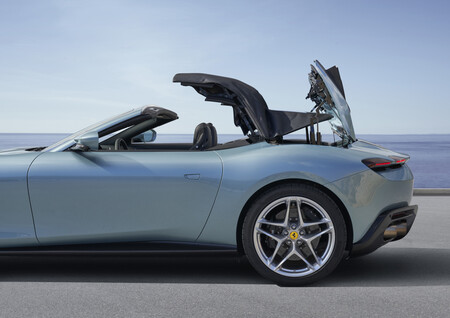 Ferrari Roma Spider 2023