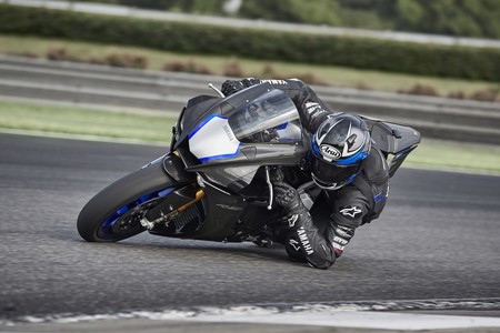 Melodía nipona: así de bien suena la nueva Yamaha YZF-R1 rodando en circuito
