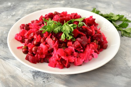 Salada tradicional russa de vinagrete