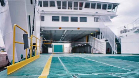 Camper o autocaravana en ferry