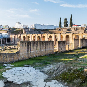 Este bonito pueblo de España esconde la primera ciudad del Imperio Romano en Hispania y todavía se puede visitar