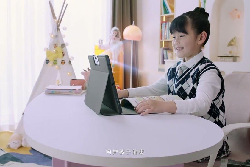 En China lo tienen claro: hay padres gastando un dineral en tablets con IA para sustituir a maestros particulares